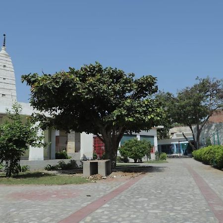 Radha Madhav Ashram Vrindāvan المظهر الخارجي الصورة