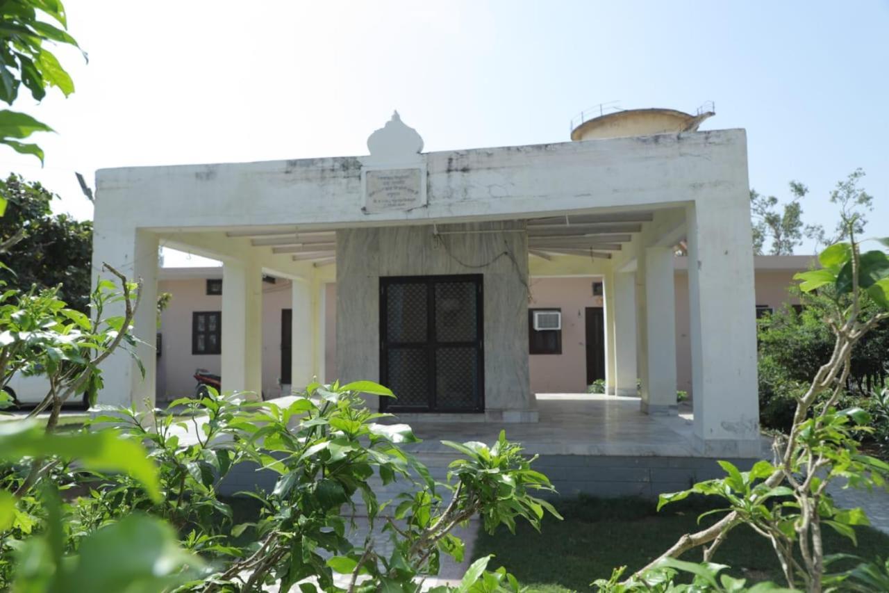 Radha Madhav Ashram Vrindāvan المظهر الخارجي الصورة