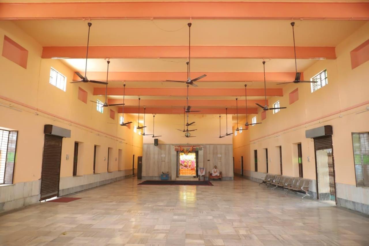 Radha Madhav Ashram Vrindāvan المظهر الخارجي الصورة