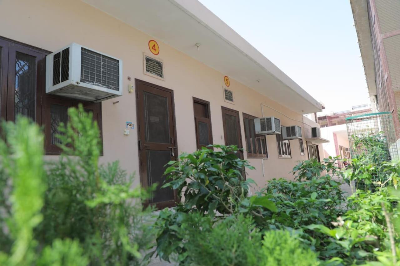Radha Madhav Ashram Vrindāvan المظهر الخارجي الصورة