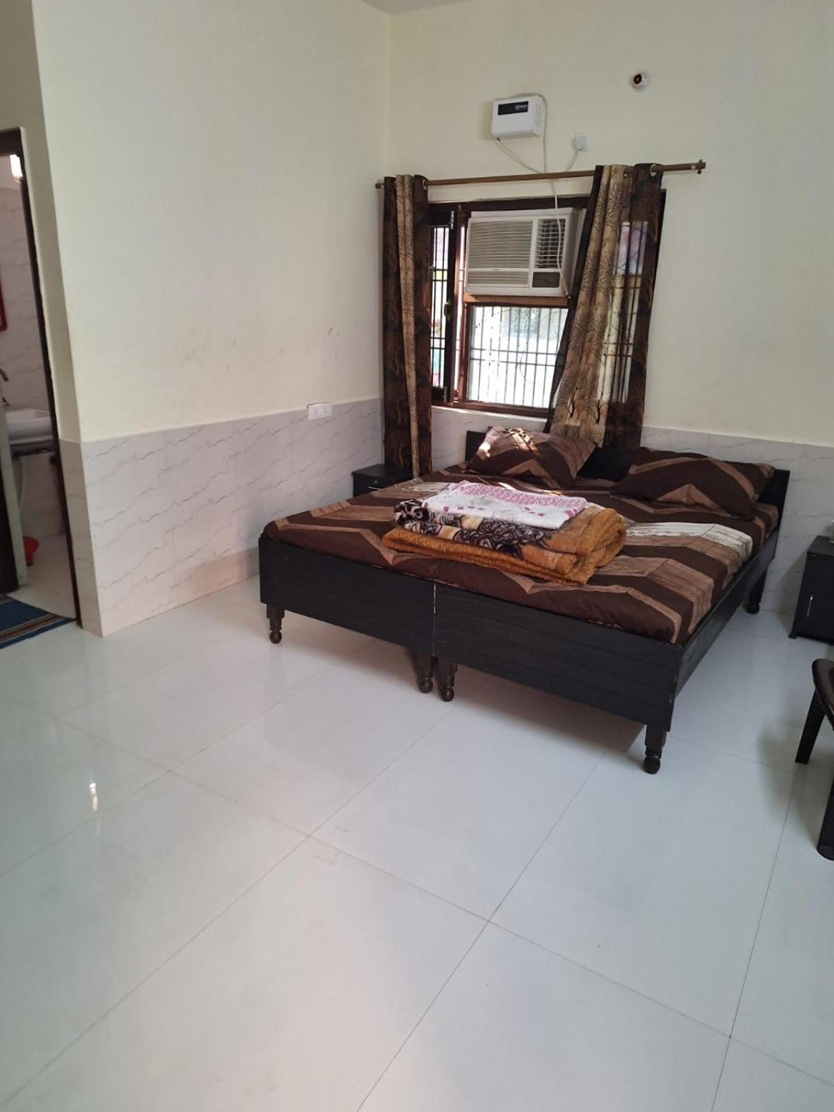 Radha Madhav Ashram Vrindāvan المظهر الخارجي الصورة